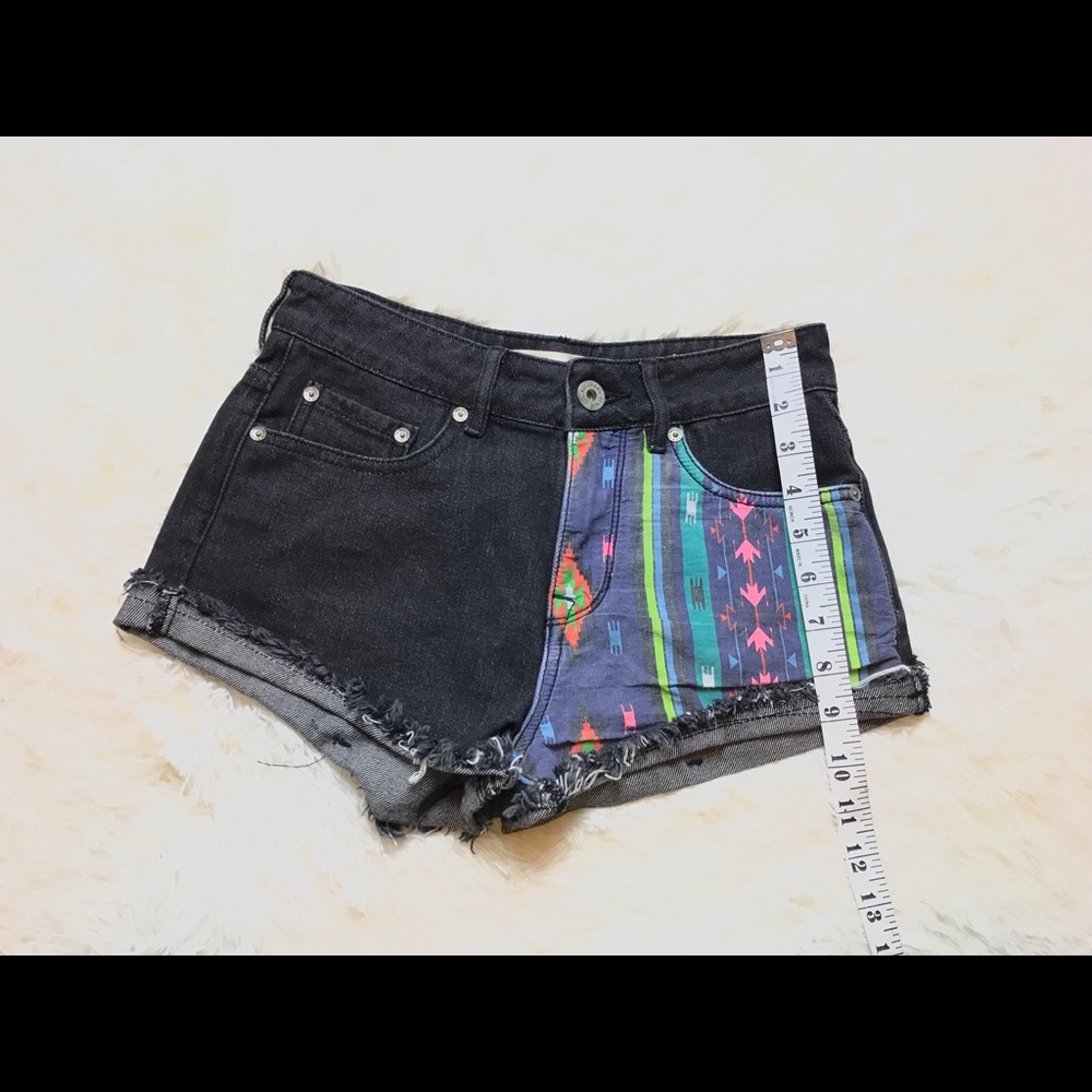 Bullhead || Black Aztec Mid Rise Shorts - Picture 3 of 6